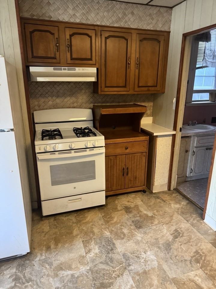 181 London St #3 - Photo 3 of 24