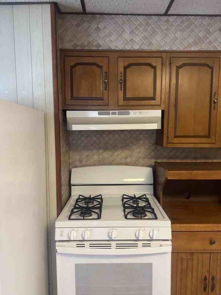 181 London St #3 - Photo 4 of 24