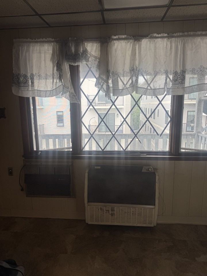 181 London St #3 - Photo 5 of 24