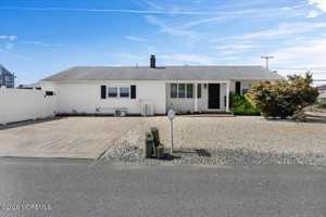 featured image of 774 Nassau Dr