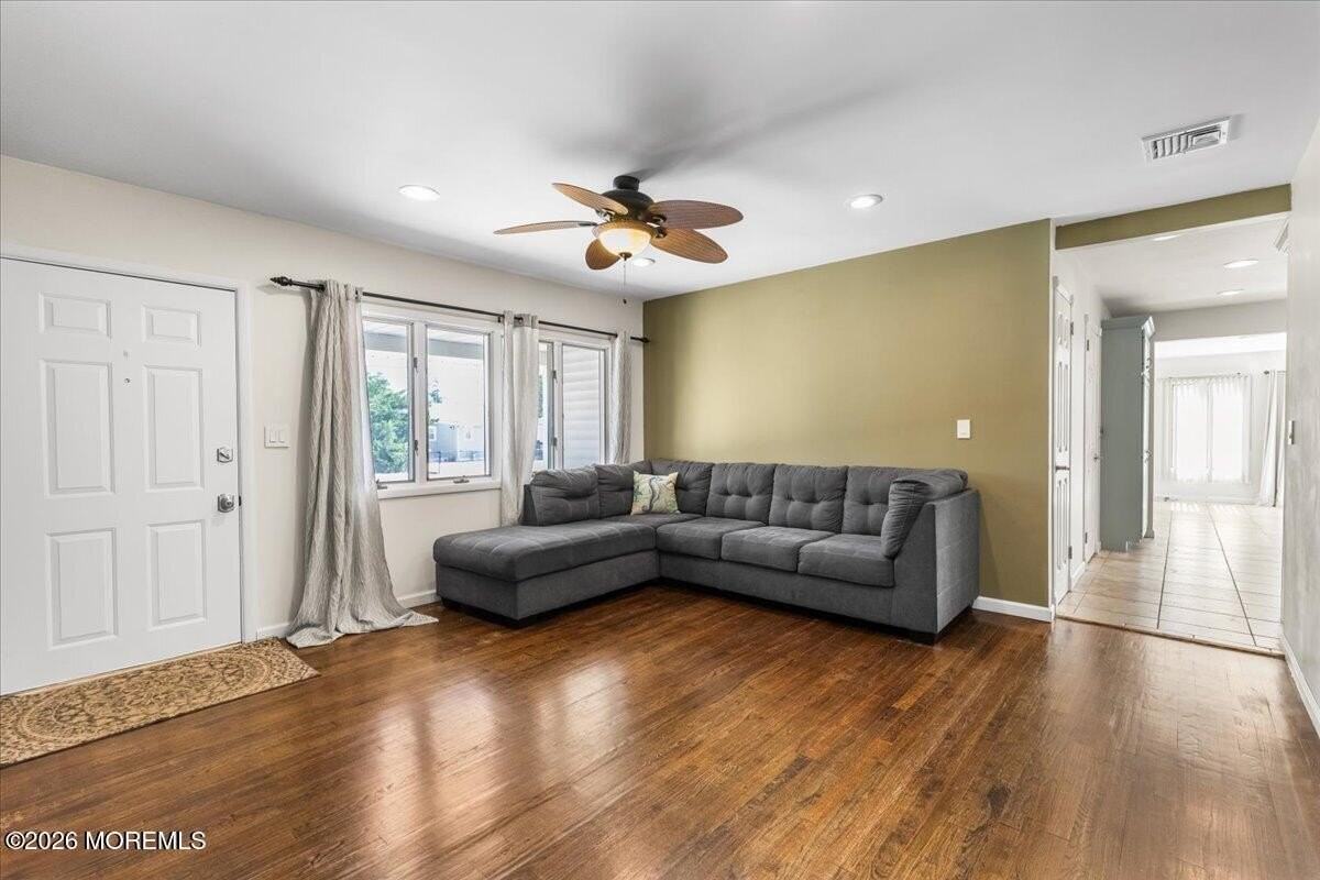774 Nassau Dr - Photo 5 of 36