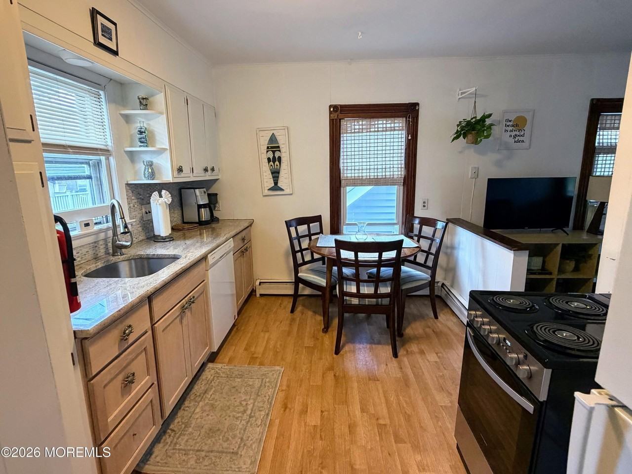 903 C St - Photo 3 of 12