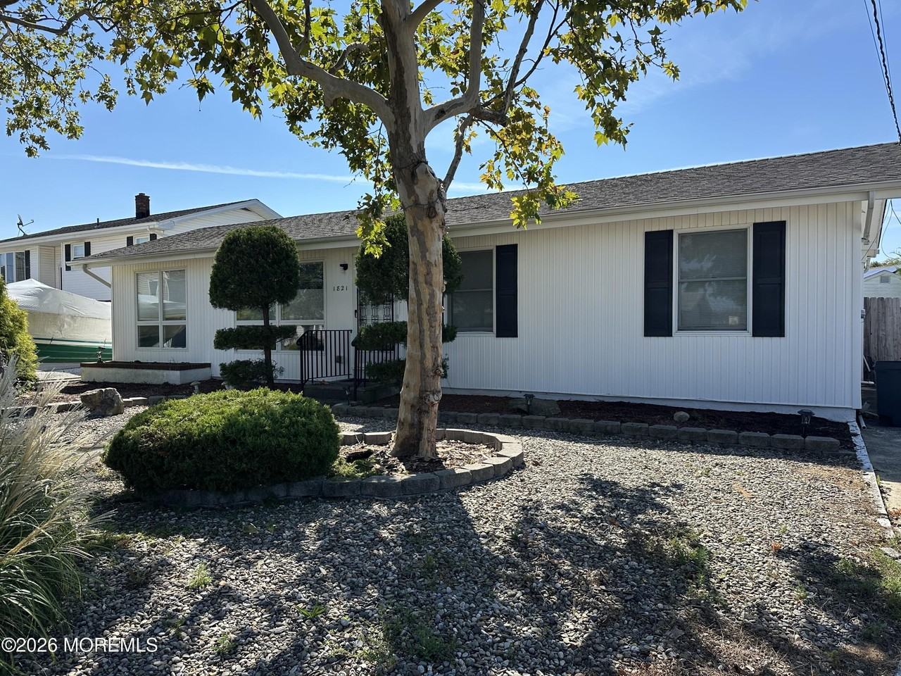 1821 Capstan Dr - Photo 2 of 15