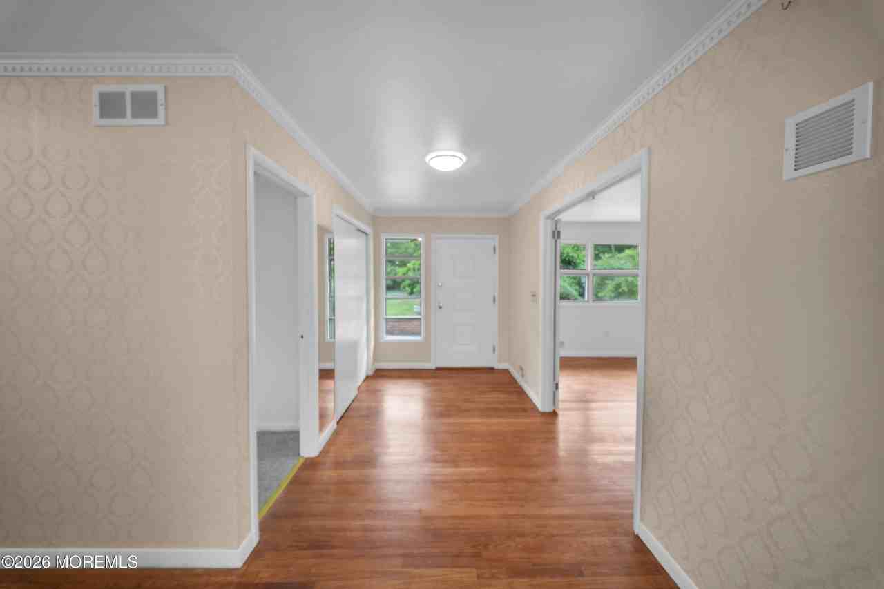 170 Bingham Ave - Photo 3 of 31