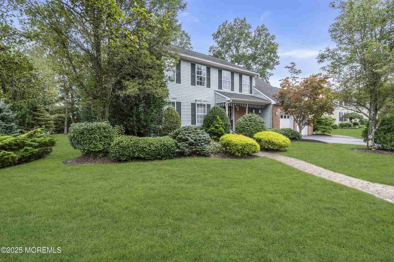 41 Carrie Dr - Photo 3 of 47