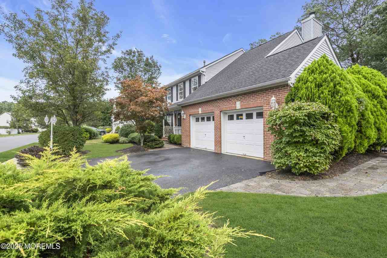 41 Carrie Dr - Photo 4 of 47