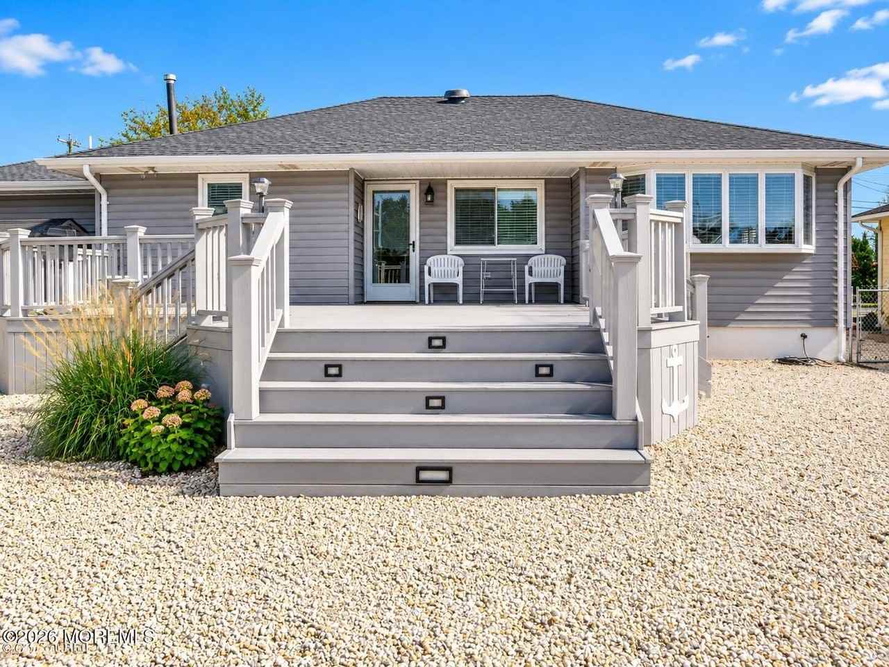 46 Longpoint Dr - Photo 3 of 14