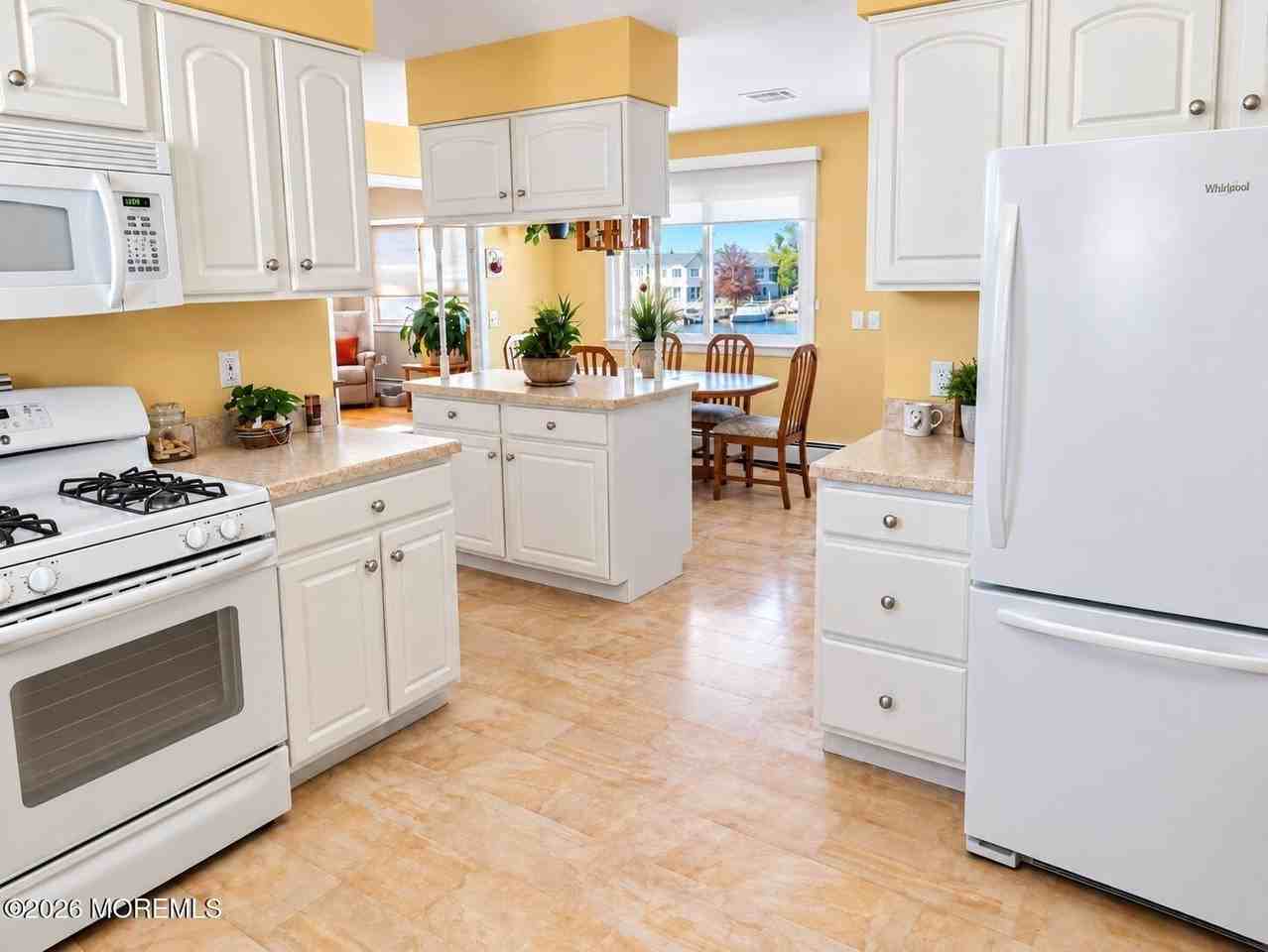 46 Longpoint Dr - Photo 5 of 14