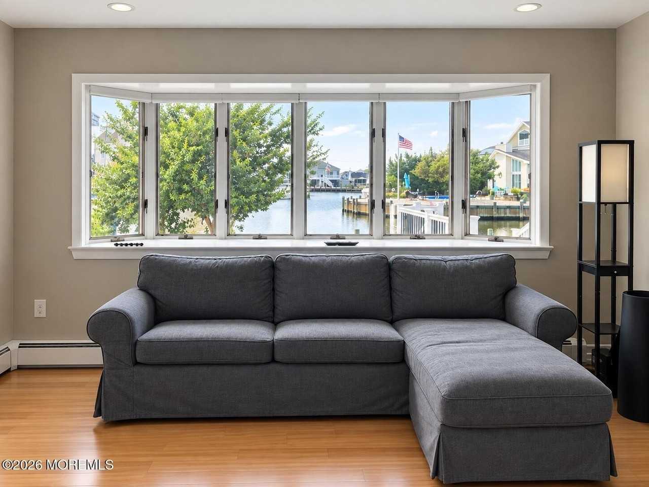 46 Longpoint Dr - Photo 6 of 14