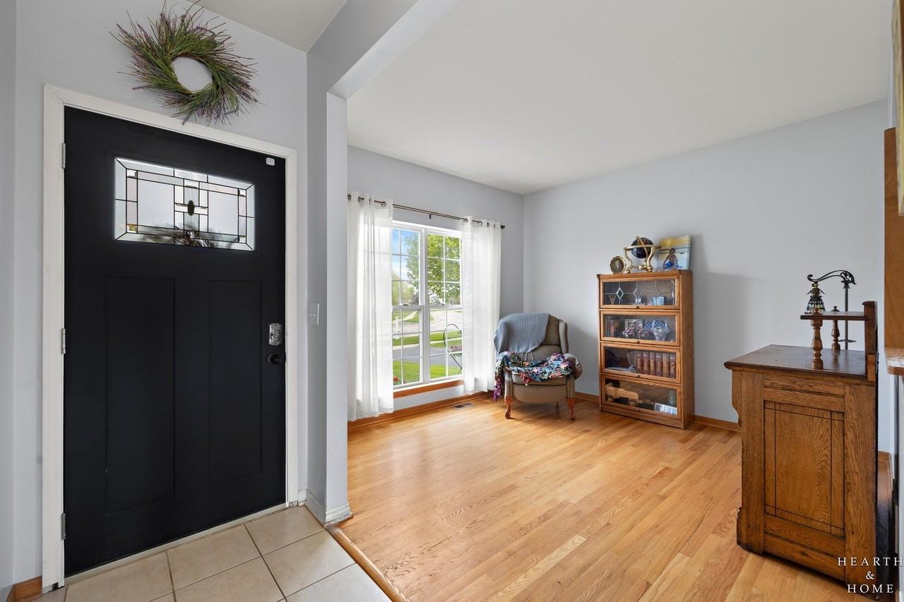2039 Greenview Dr - Photo 4 of 21