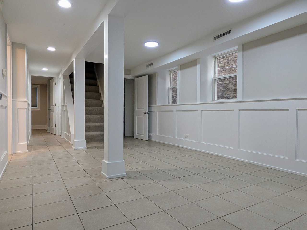 2619 N Hamlin Ave - Photo 3 of 15