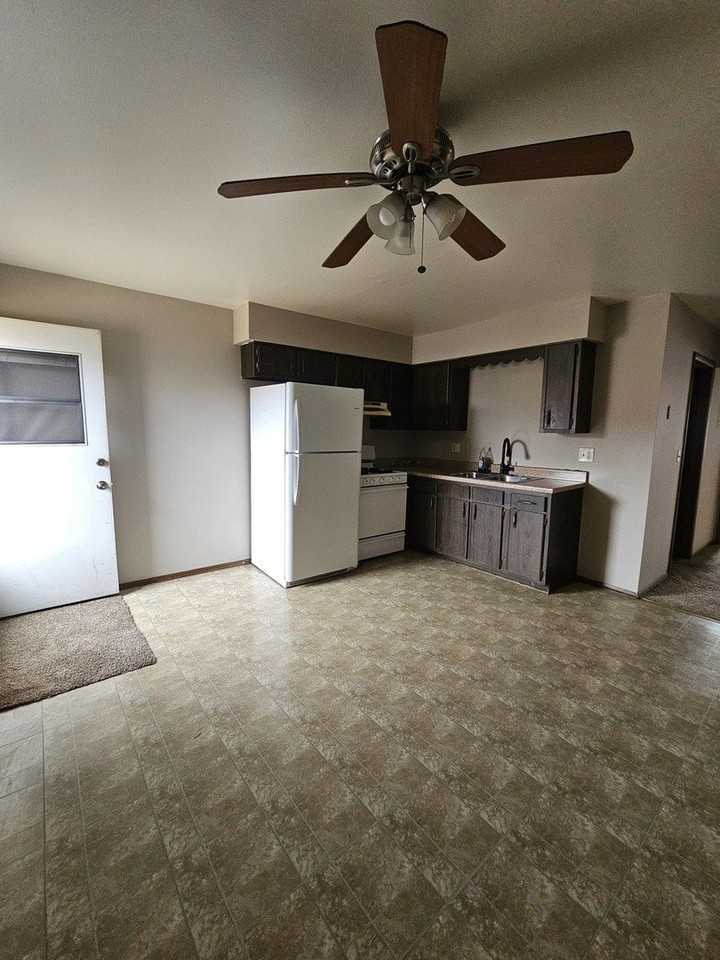1450 Getzelman Dr #2E - Photo 2 of 8
