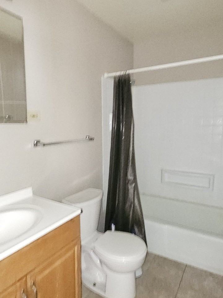 1450 Getzelman Dr #2E - Photo 4 of 8
