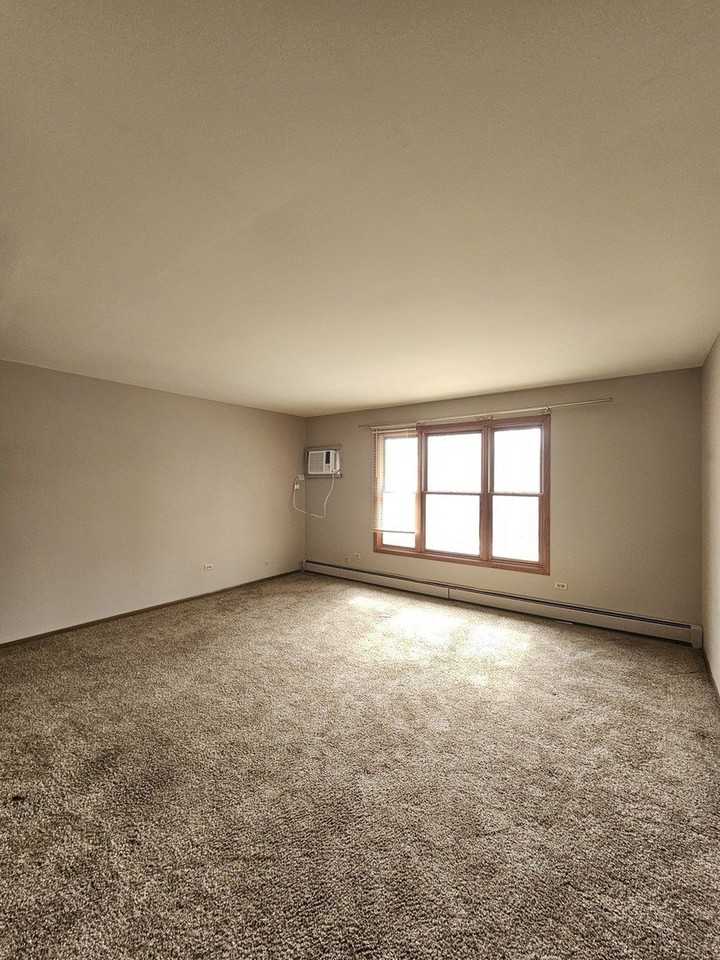 1450 Getzelman Dr #2E - Photo 7 of 8