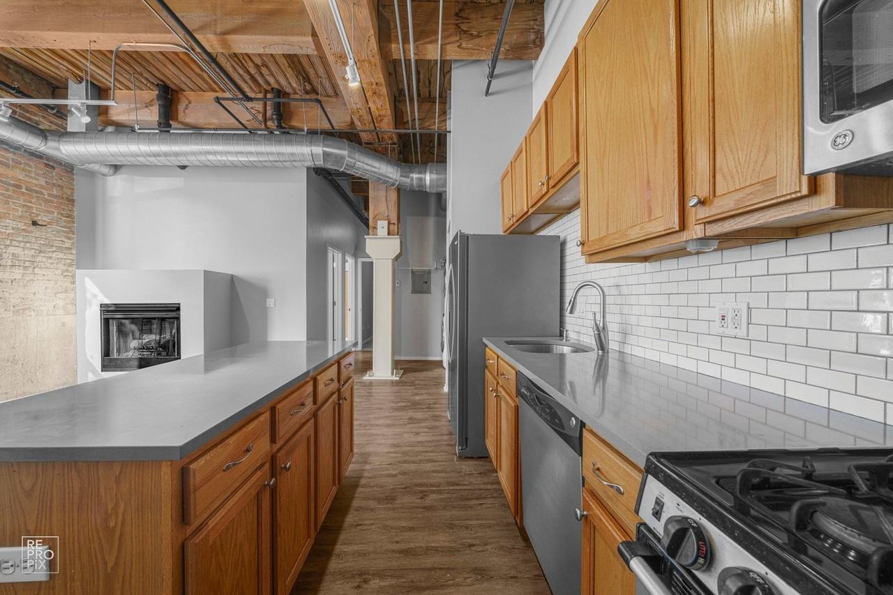 1500 W Monroe St #120 - Photo 5 of 8
