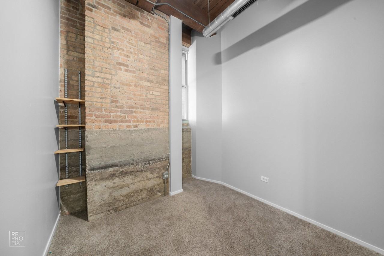 1500 W Monroe St #120 - Photo 6 of 8