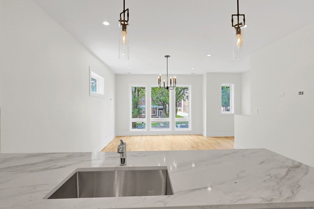 4217 S Indiana Ave #2 - Photo 4 of 15