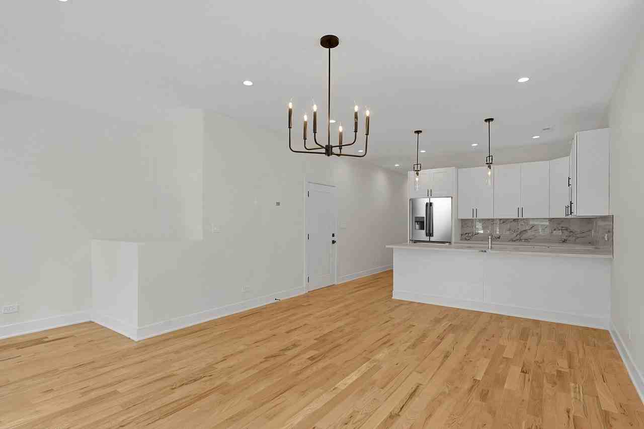 4217 S Indiana Ave #2 - Photo 5 of 15
