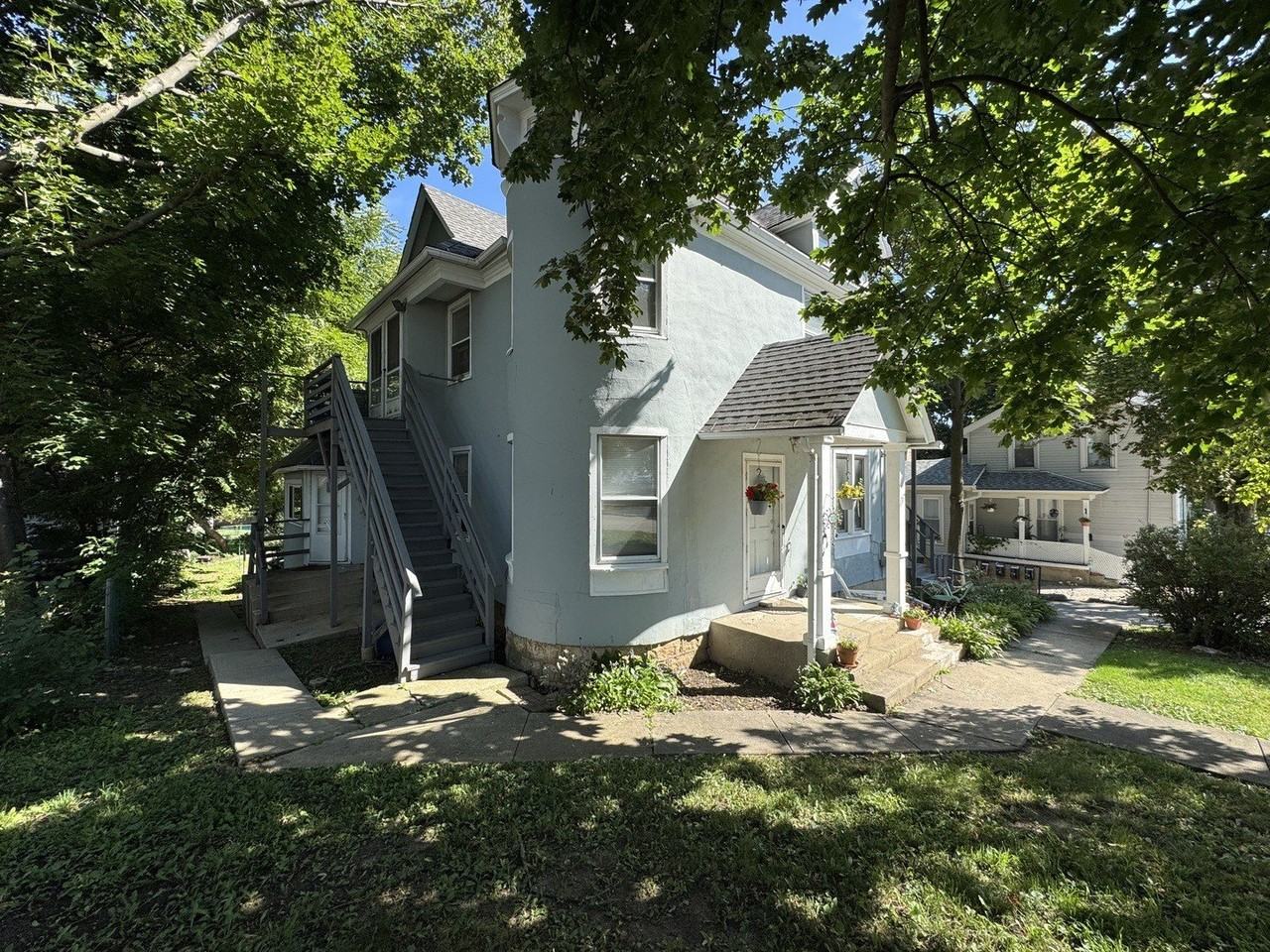 137 E Washington St #1R