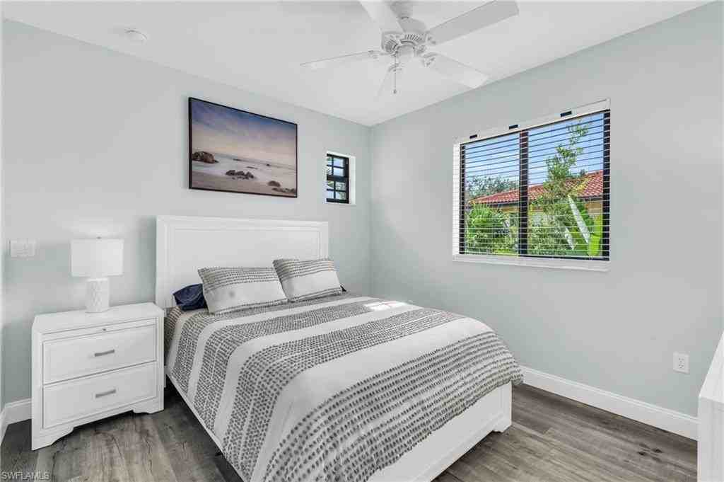 1391 Santiago Cir #902 - Photo 4 of 33