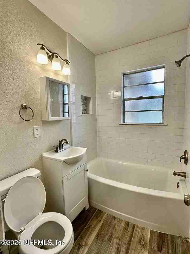 93 Lewis St - Photo 7 of 11