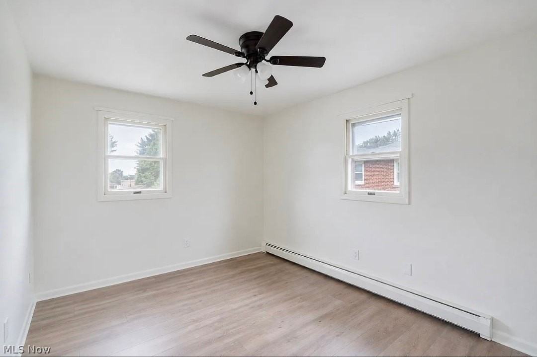 895 Cook Ave - Photo 6 of 8