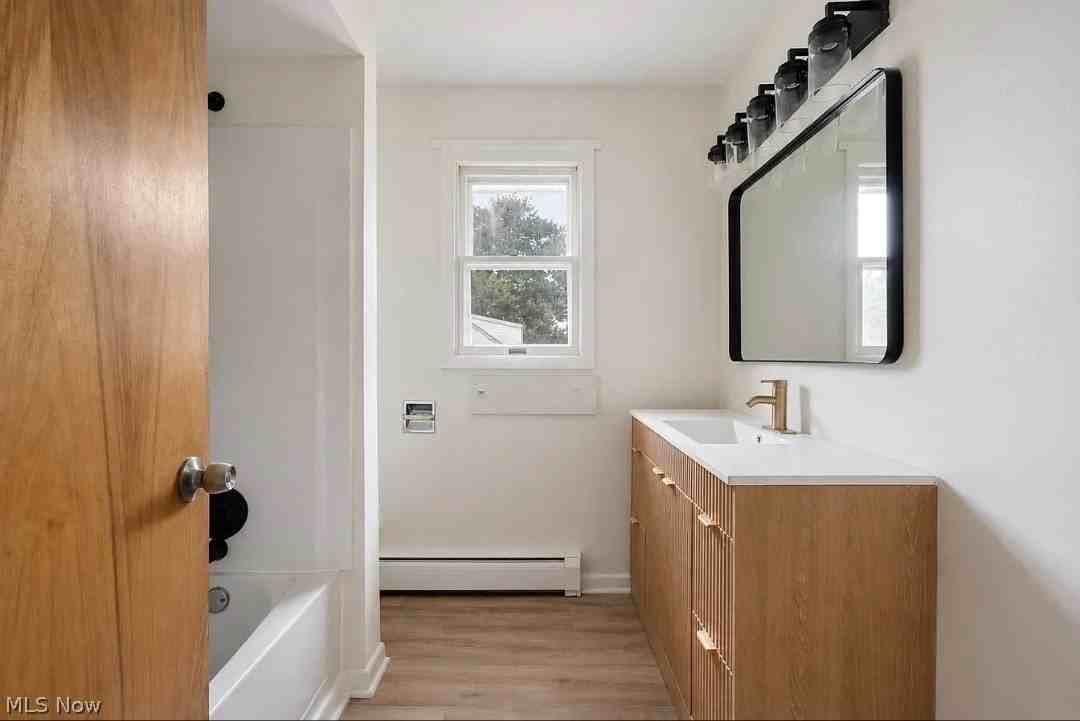 895 Cook Ave - Photo 7 of 8