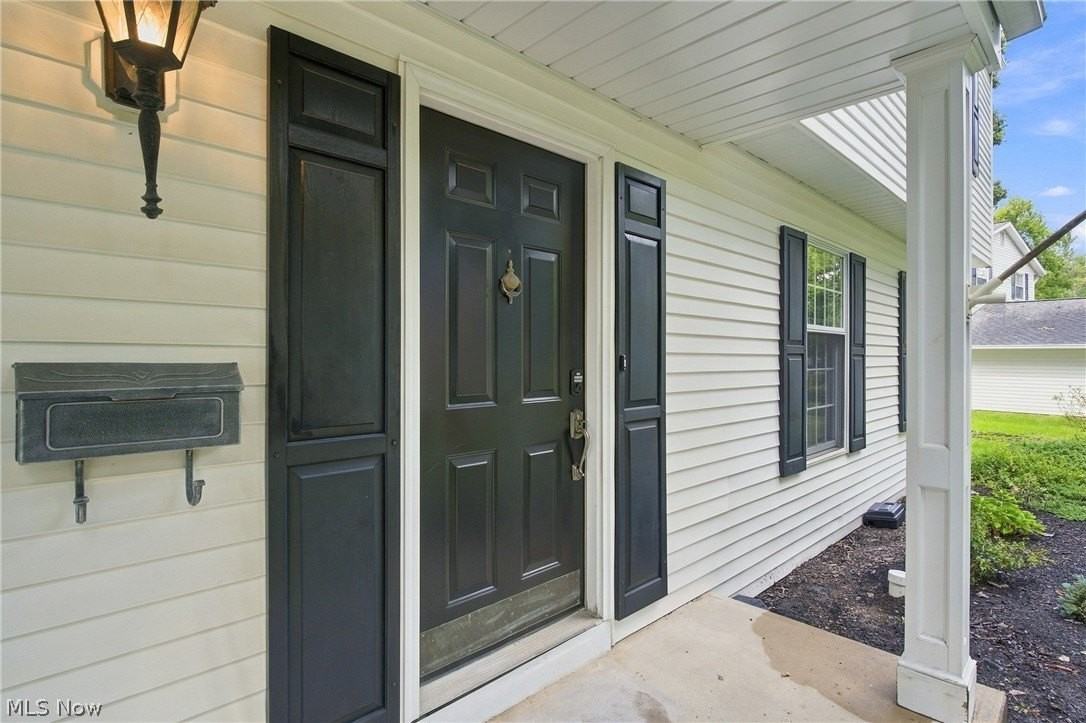 6832 Green Ridge Ave - Photo 4 of 45