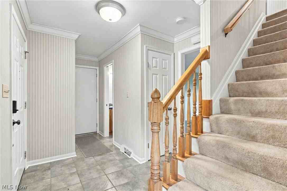 6832 Green Ridge Ave - Photo 6 of 45