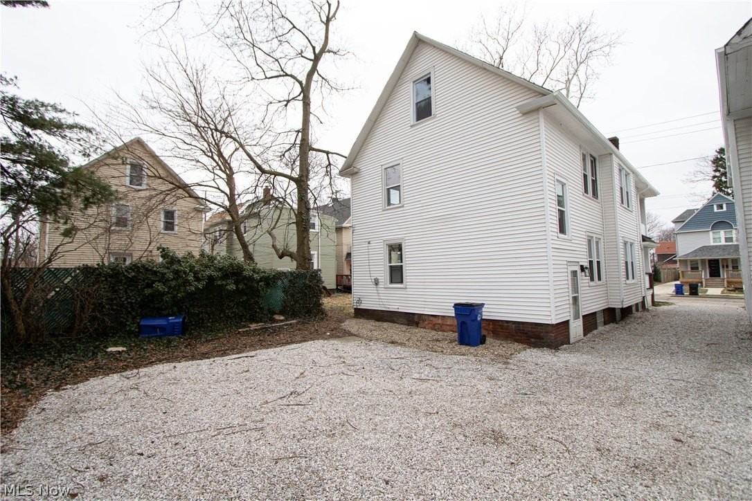 1931 W 74th St - Photo 6 of 34