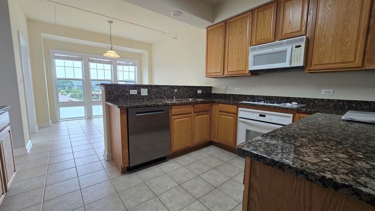 101 Pointe Dr - Photo 4 of 18
