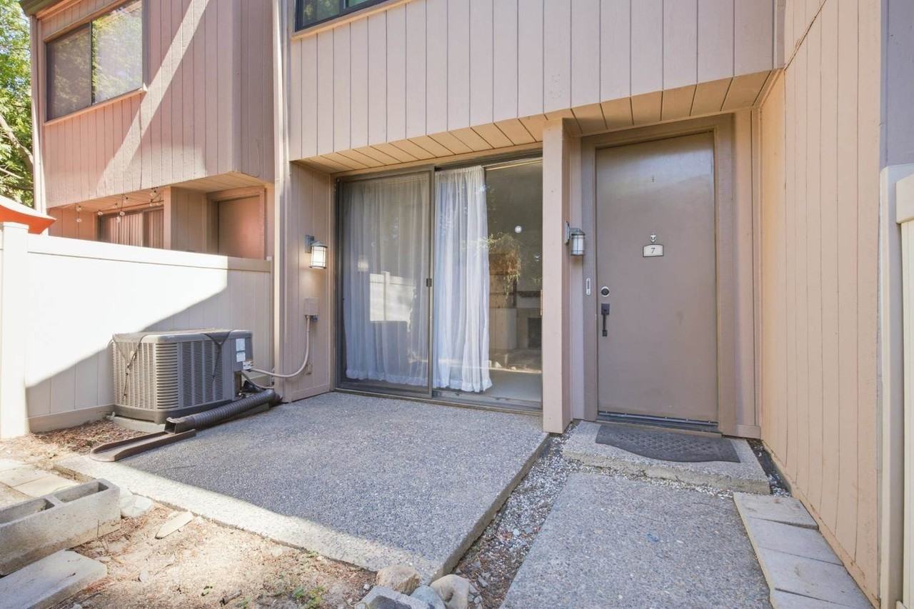 536 Woodside Oaks - Photo 3 of 28