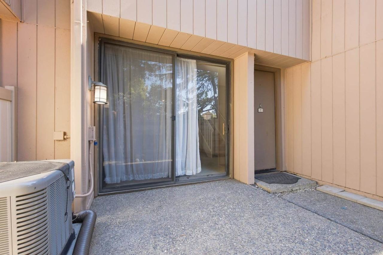 536 Woodside Oaks - Photo 6 of 28