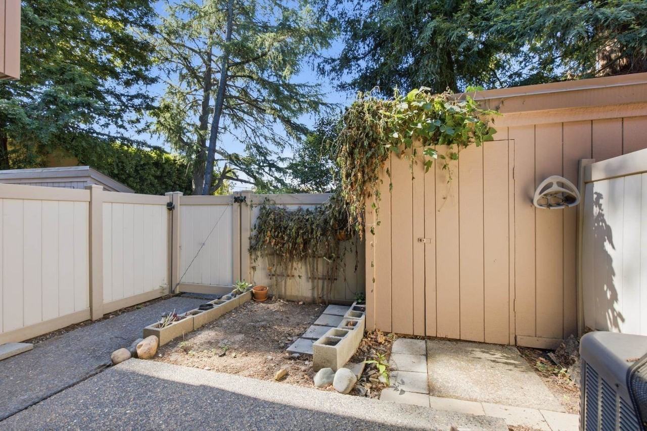 536 Woodside Oaks - Photo 7 of 28