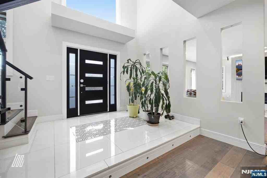 71 Dillingham Pl - Photo 3 of 31