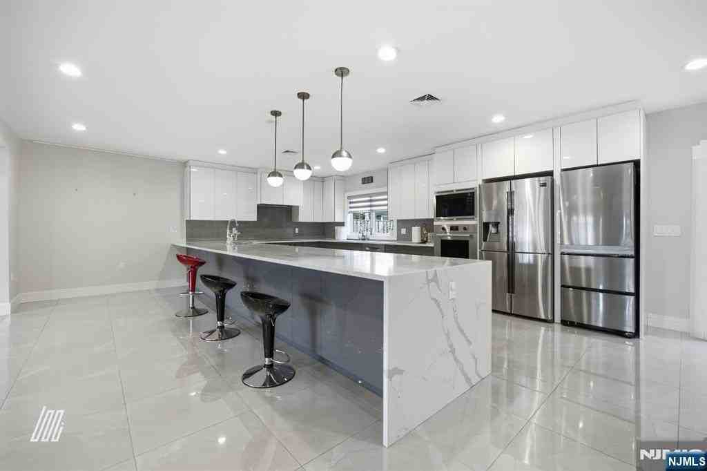 71 Dillingham Pl - Photo 4 of 31