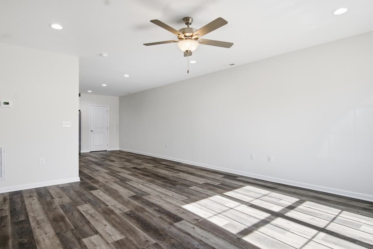 425 N Washington Ave - Photo 2 of 24