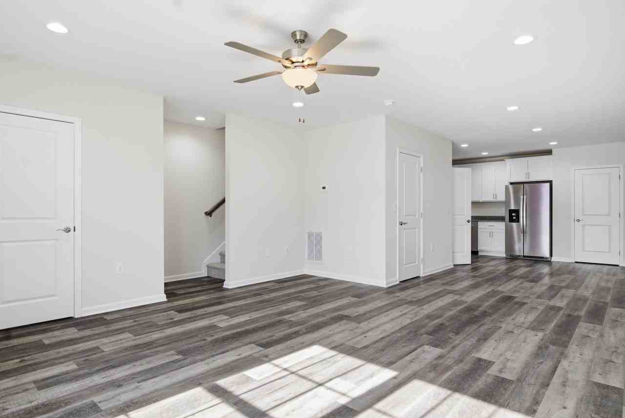 425 N Washington Ave - Photo 3 of 24