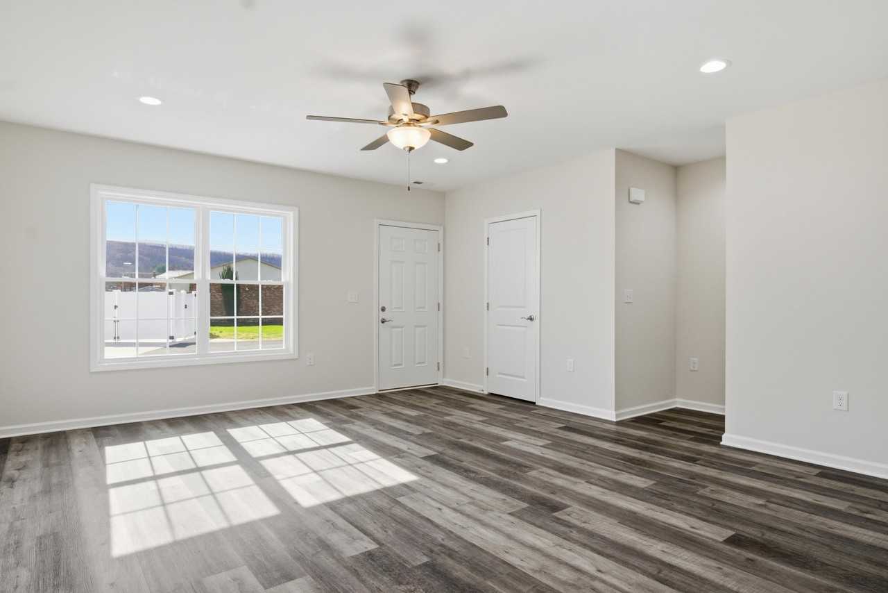 425 N Washington Ave - Photo 4 of 24
