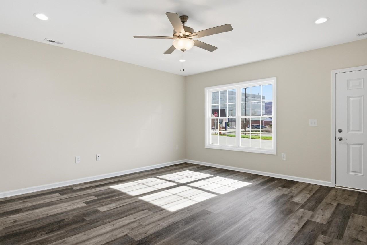425 N Washington Ave - Photo 5 of 24
