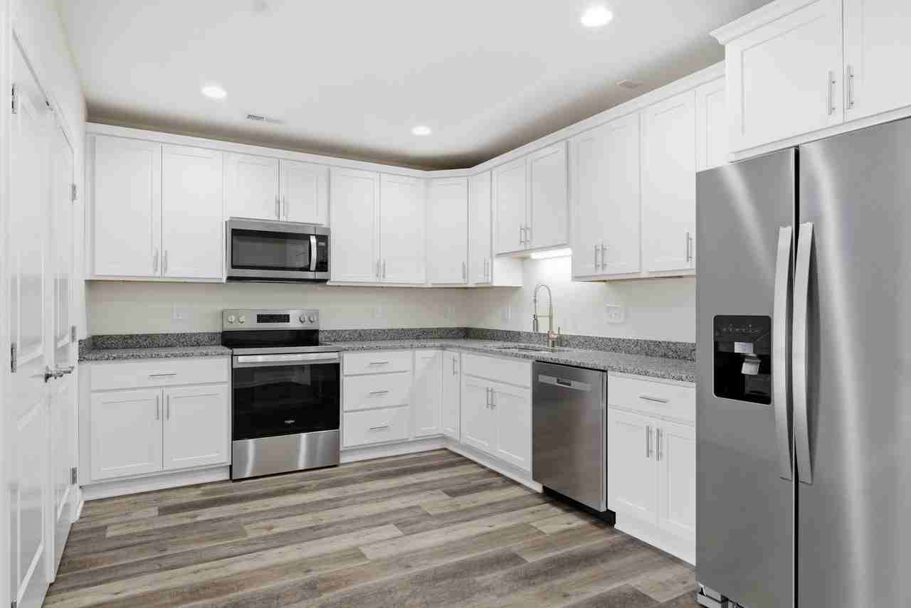 425 N Washington Ave - Photo 7 of 24