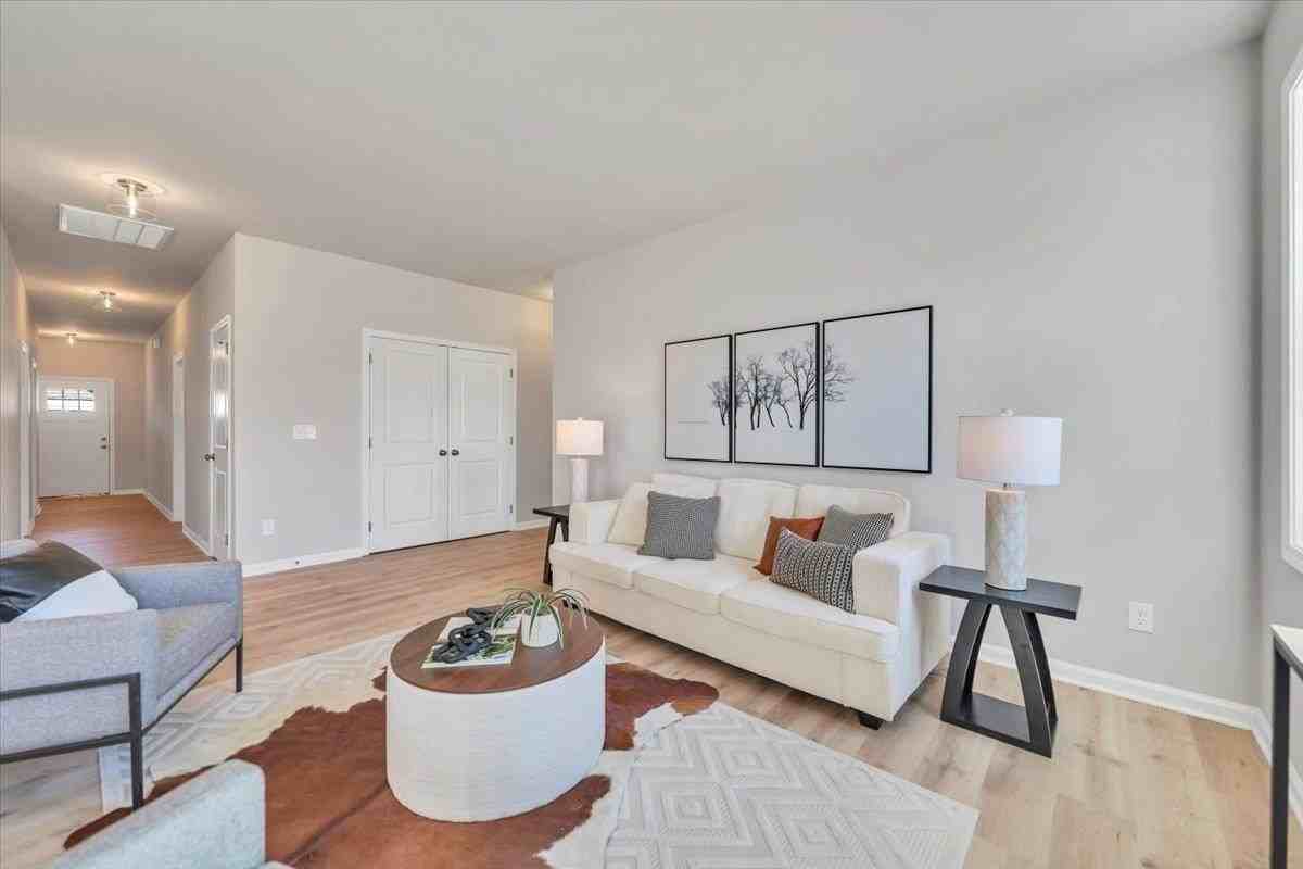 7379 Kings Pointe Dr - Photo 7 of 38