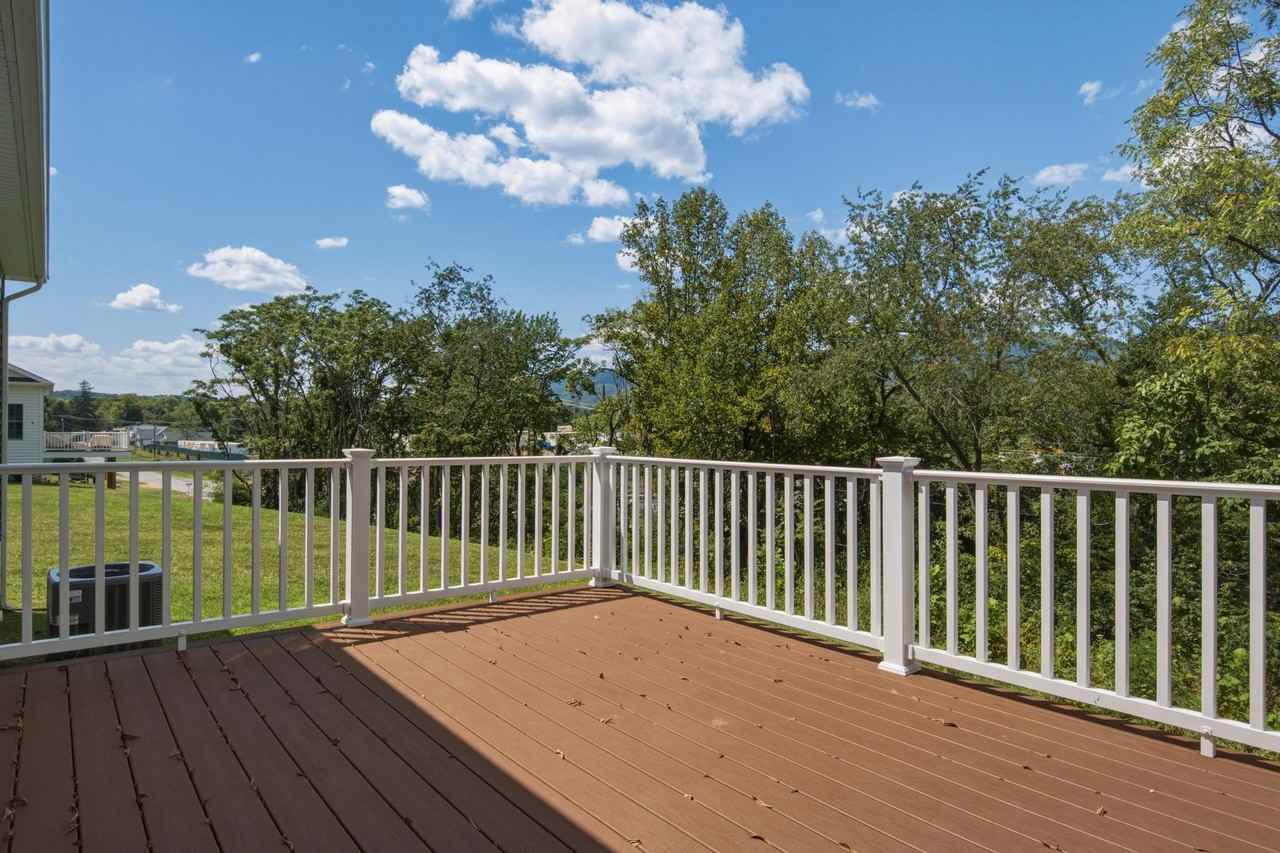 5594 Old Grove Ln - Photo 2 of 28