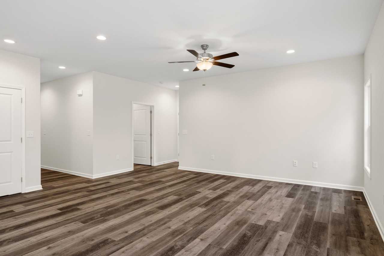 5594 Old Grove Ln - Photo 7 of 28