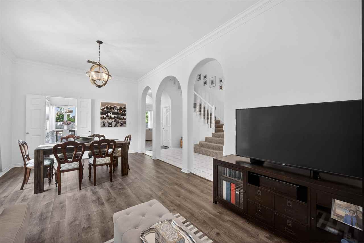 1507 Hunters Creek Dr - Photo 3 of 40