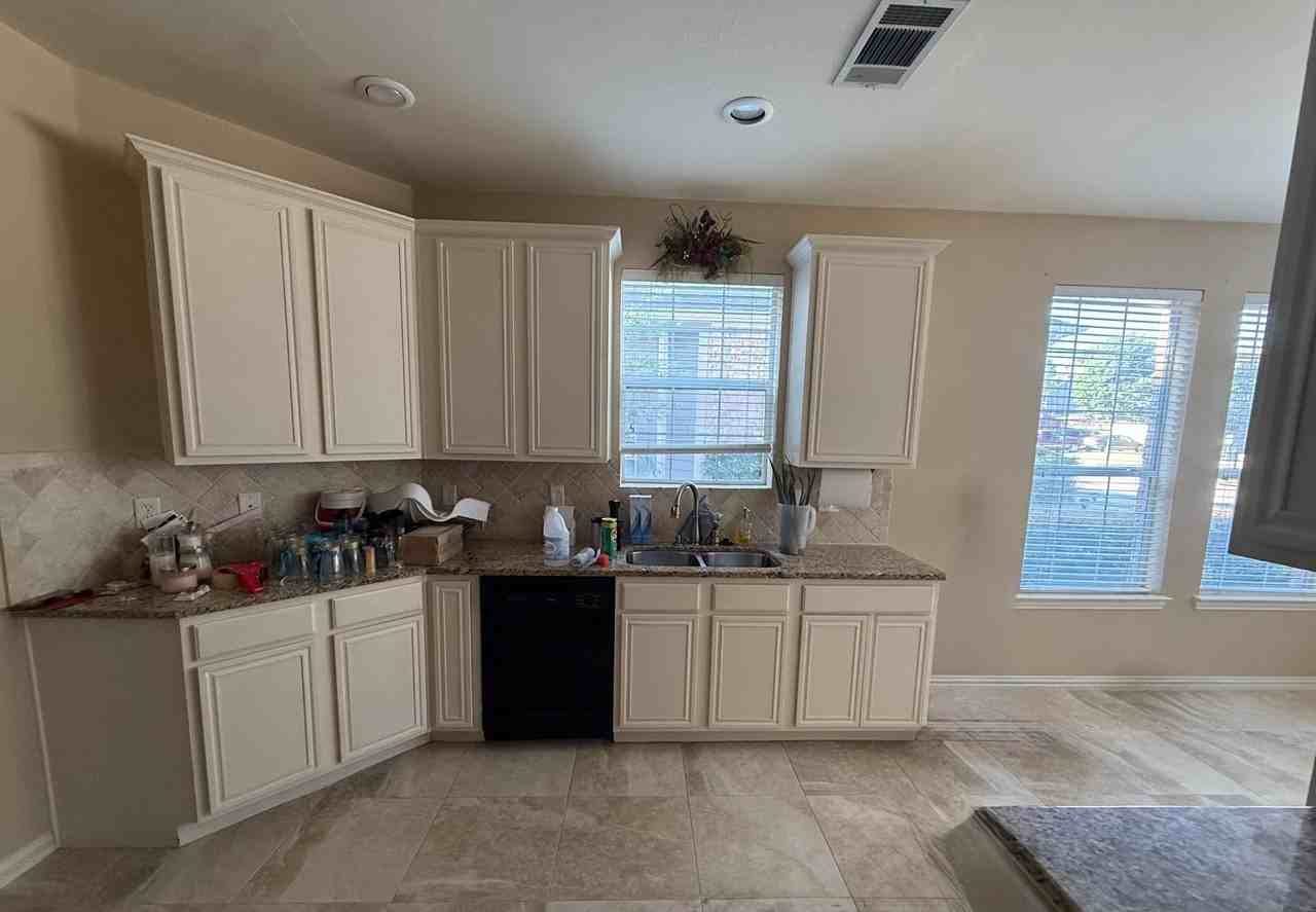 10012 Castlewood Dr - Photo 3 of 12