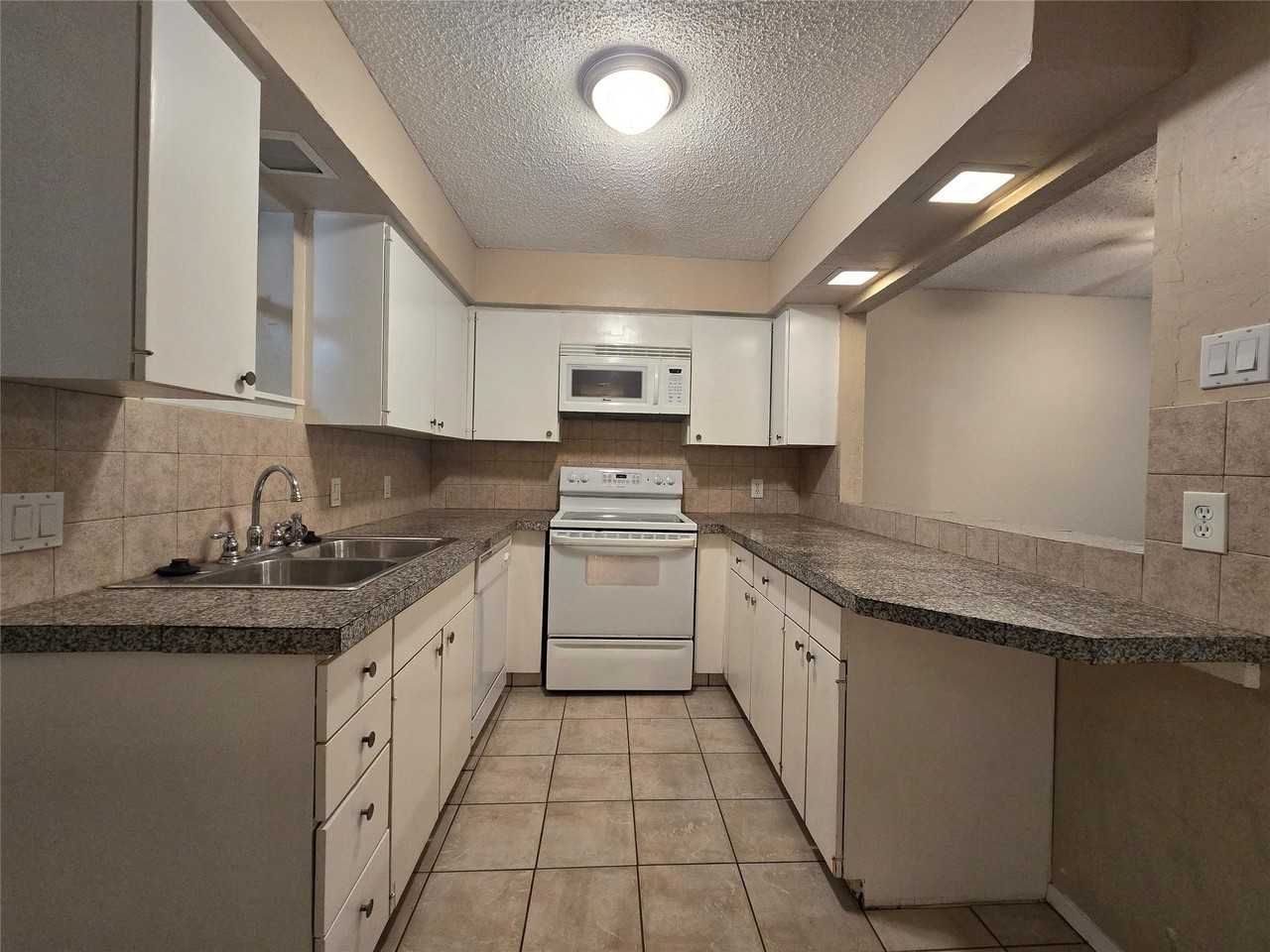 2223 Viewtop Ln #A - Photo 4 of 13