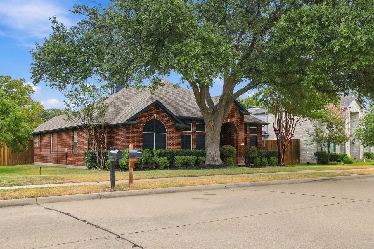 906 Homestead Trl - Photo 2 of 25