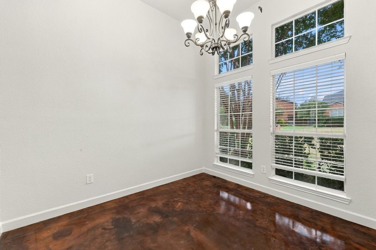 906 Homestead Trl - Photo 4 of 25