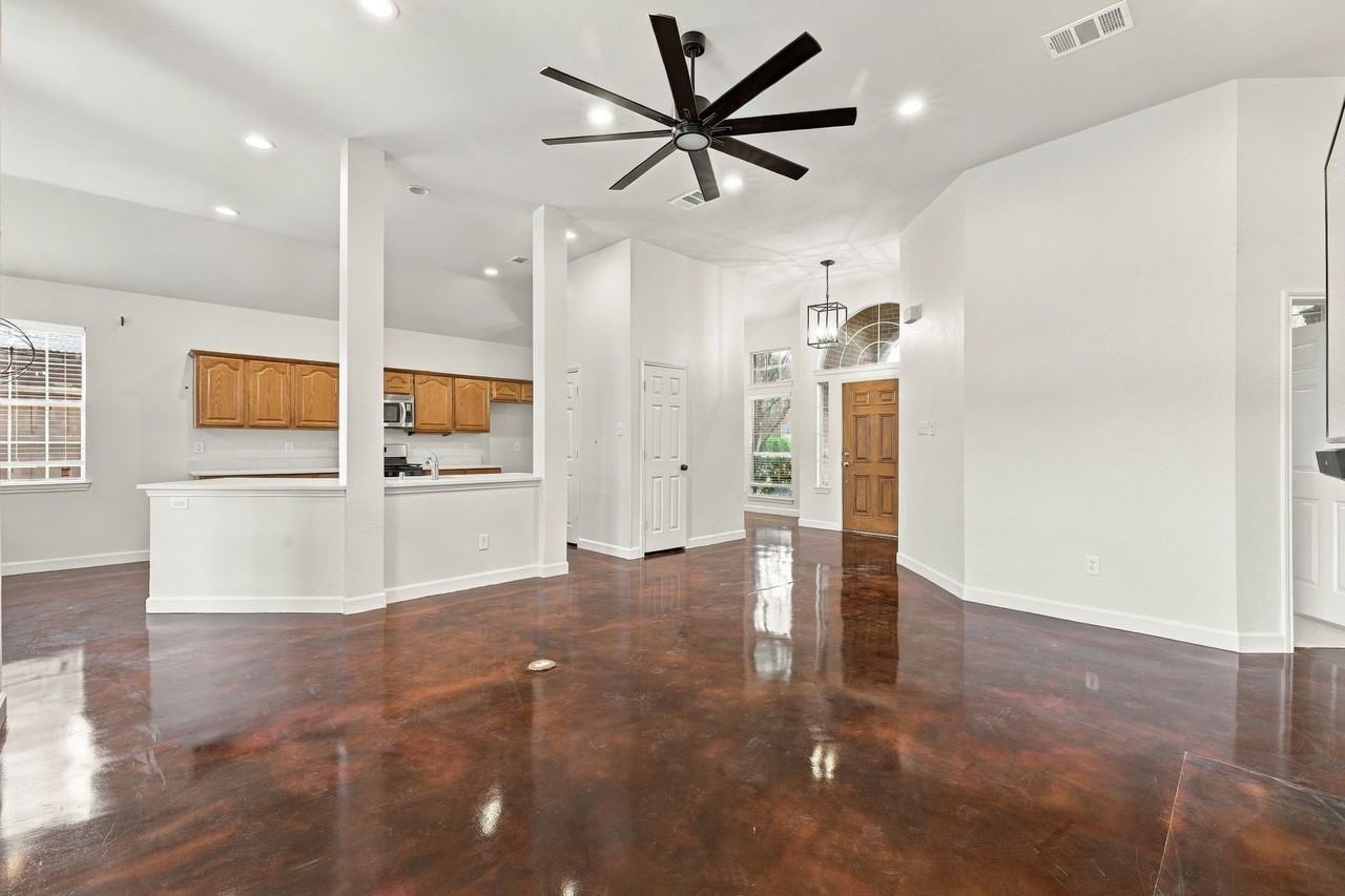 906 Homestead Trl - Photo 7 of 25